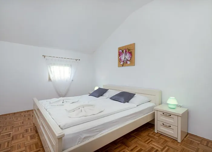 Apartament Mima *